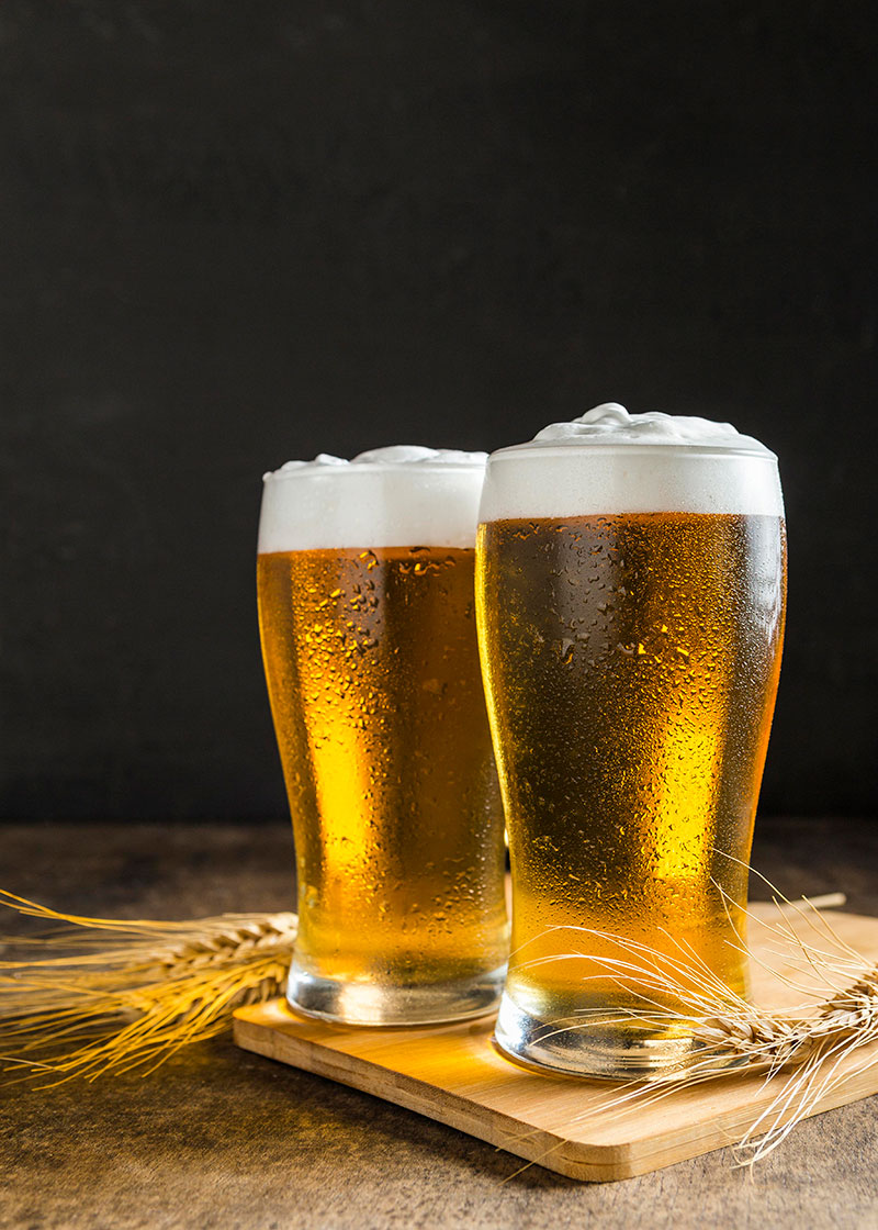 Gezellig een biertje drinken bij Grand Cafe Moments op de Varkensmarkt in Culemborg
